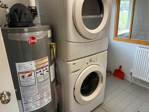 5031 45 Avenue, Spirit River, AB - Indoor Photo Showing Laundry Room