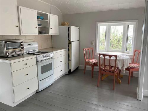 5031 45 Avenue, Spirit River, AB - Indoor Photo Showing Kitchen