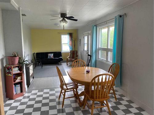 5031 45 Avenue, Spirit River, AB - Indoor Photo Showing Dining Room