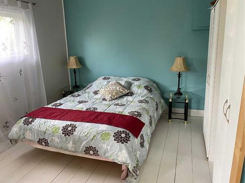 5031 45 Avenue, Spirit River, AB - Indoor Photo Showing Bedroom
