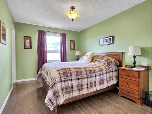 10425 104 Avenue, Grande Cache, AB - Indoor Photo Showing Bedroom