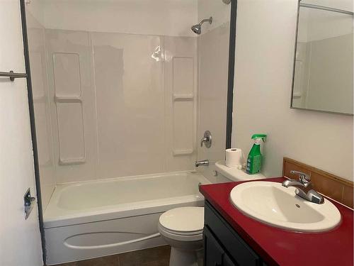 11437 107 Avenue, Fairview, AB - Indoor Photo Showing Bathroom