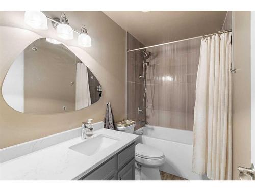 5411 17 Avenue Nw, Edmonton, AB - Indoor Photo Showing Bathroom