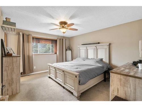 5411 17 Avenue Nw, Edmonton, AB - Indoor Photo Showing Bedroom