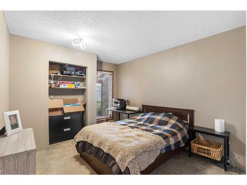 5411 17 Avenue Nw, Edmonton, AB - Indoor Photo Showing Bedroom