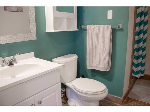 7727 95 Street, Grande Prairie, AB - Indoor Photo Showing Bathroom