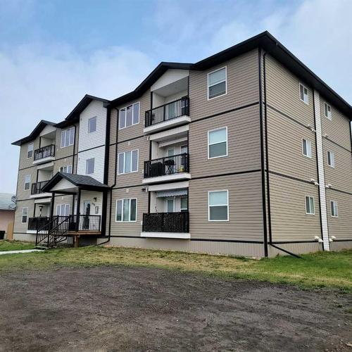204-5300 45 Avenue, Grimshaw, AB - Outdoor With Balcony