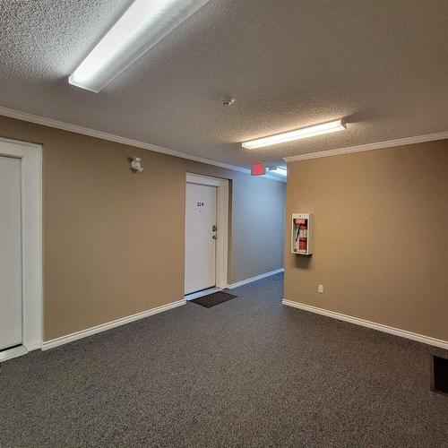 204-5300 45 Avenue, Grimshaw, AB - Indoor Photo Showing Other Room
