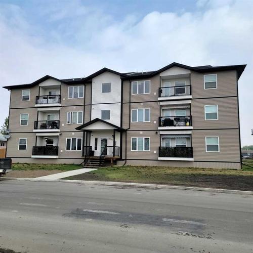 204-5300 45 Avenue, Grimshaw, AB - Outdoor With Balcony With Facade