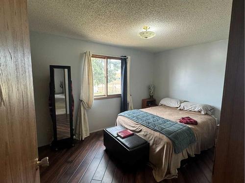 5114 50 Avenue, Berwyn, AB - Indoor Photo Showing Bedroom
