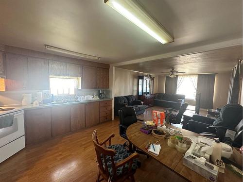 5117 51 Avenue, Berwyn, AB - Indoor Photo Showing Kitchen