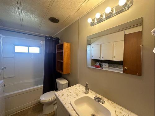 5117 51 Avenue, Berwyn, AB - Indoor Photo Showing Bathroom