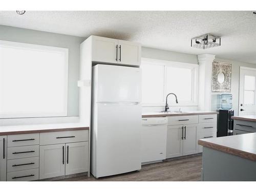 50010 733A Township, Rural Grande Prairie No. 1, County Of, AB - Indoor Photo Showing Kitchen