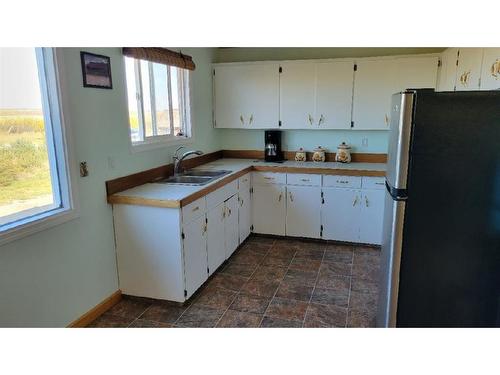 45063A 734 Township, Rural Grande Prairie No. 1, County Of, AB - Indoor Photo Showing Kitchen With Double Sink