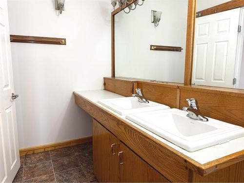 45063A 734 Township, Rural Grande Prairie No. 1, County Of, AB - Indoor Photo Showing Bathroom