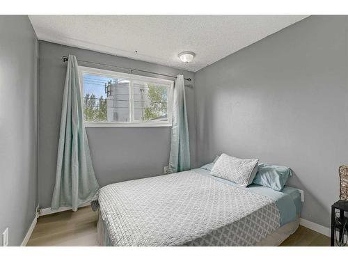 9350 112A Avenue, Grande Prairie, AB - Indoor Photo Showing Bedroom