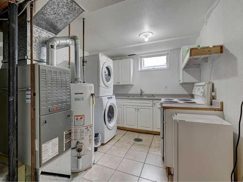 9350 112A Avenue, Grande Prairie, AB - Indoor Photo Showing Laundry Room