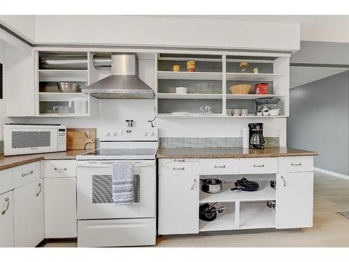 9350 112A Avenue, Grande Prairie, AB - Indoor Photo Showing Kitchen