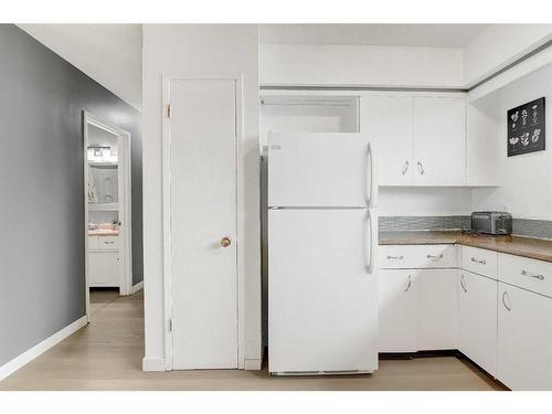 9350 112A Avenue, Grande Prairie, AB - Indoor Photo Showing Kitchen
