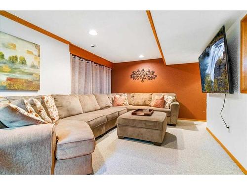 9518 62 Avenue, Grande Prairie, AB - Indoor Photo Showing Living Room