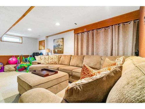 9518 62 Avenue, Grande Prairie, AB - Indoor Photo Showing Living Room