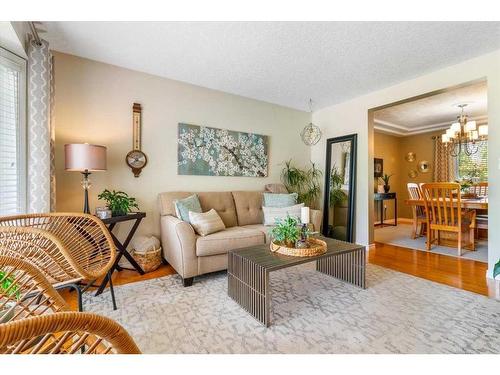 9518 62 Avenue, Grande Prairie, AB - Indoor Photo Showing Living Room