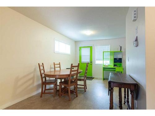 130-9105 91 Street, Grande Prairie, AB - Indoor Photo Showing Dining Room