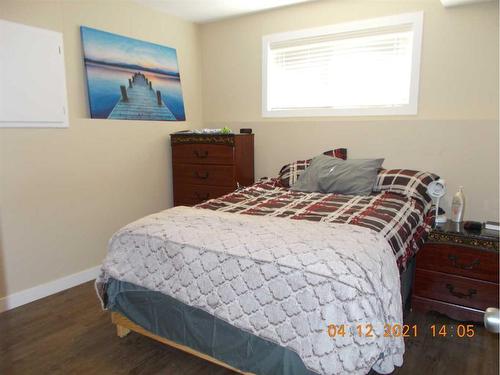 A/B-10235 107 Avenue, Grande Prairie, AB - Indoor Photo Showing Bedroom