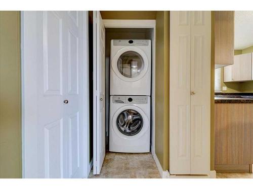 A/B-10235 107 Avenue, Grande Prairie, AB - Indoor Photo Showing Laundry Room