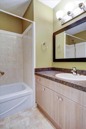 A/B-10235 107 Avenue, Grande Prairie, AB - Indoor Photo Showing Bathroom