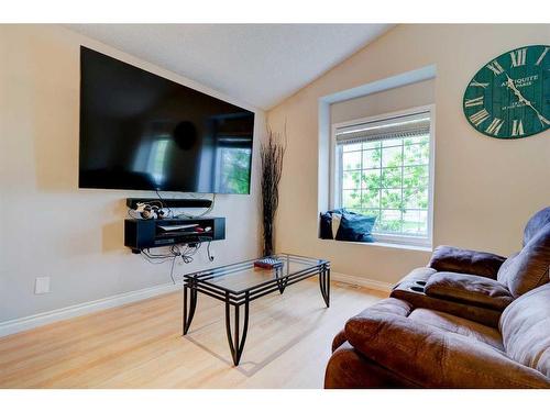 6501 91 Street, Grande Prairie, AB - Indoor Photo Showing Living Room