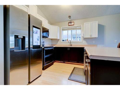 6501 91 Street, Grande Prairie, AB - Indoor Photo Showing Kitchen