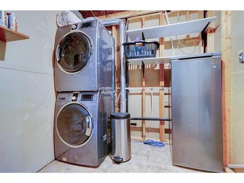 6501 91 Street, Grande Prairie, AB - Indoor Photo Showing Laundry Room
