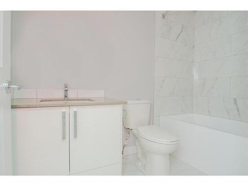 7802 91 Street, Grande Prairie, AB - Indoor Photo Showing Bathroom