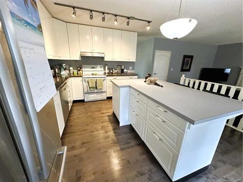 9359 66 Avenue, Grande Prairie, AB - Indoor Photo Showing Kitchen With Double Sink