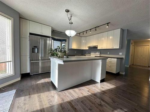 9359 66 Avenue, Grande Prairie, AB - Indoor Photo Showing Kitchen