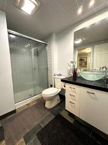 9359 66 Avenue, Grande Prairie, AB - Indoor Photo Showing Bathroom