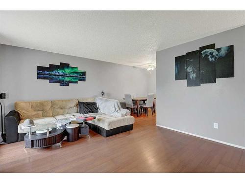 108-9260 108 Avenue, Grande Prairie, AB - Indoor Photo Showing Living Room
