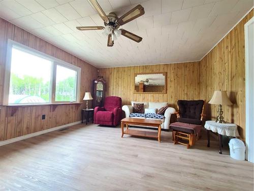 82142 744 Highway, Rural Northern Sunrise County, AB - Indoor Photo Showing Living Room