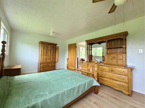 82142 744 Highway, Rural Northern Sunrise County, AB - Indoor Photo Showing Bedroom