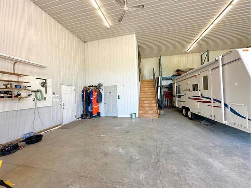 712005 Rr100, Rural Grande Prairie No. 1, County Of, AB - Indoor Photo Showing Garage