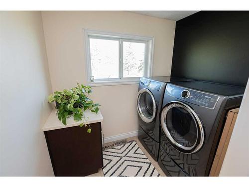 33008 742 Township, Rural Grande Prairie No. 1, County Of, AB - Indoor Photo Showing Laundry Room
