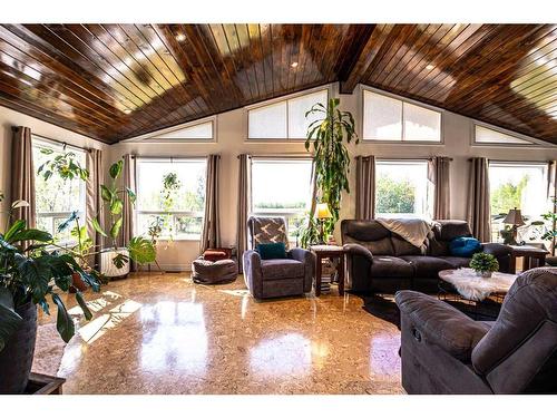 33008 742 Township, Rural Grande Prairie No. 1, County Of, AB - Indoor Photo Showing Living Room