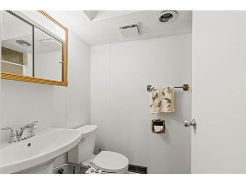 9810 105 Avenue, Grande Prairie, AB - Indoor Photo Showing Bathroom