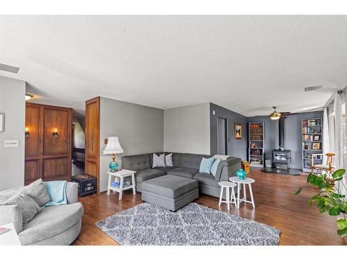 9810 105 Avenue, Grande Prairie, AB - Indoor Photo Showing Living Room