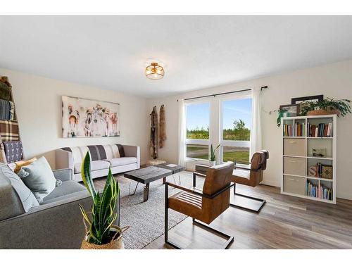 30066 Township Road 724, Bezanson, AB - Indoor Photo Showing Living Room