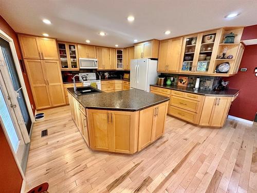 8805 101 Avenue, Peace River, AB - Indoor Photo Showing Kitchen