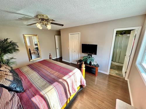 8805 101 Avenue, Peace River, AB - Indoor Photo Showing Bedroom