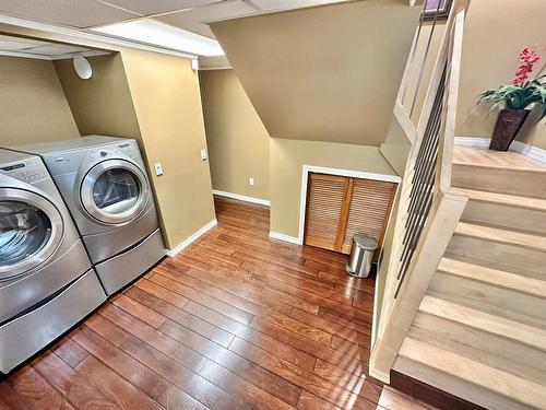 8805 101 Avenue, Peace River, AB - Indoor Photo Showing Laundry Room