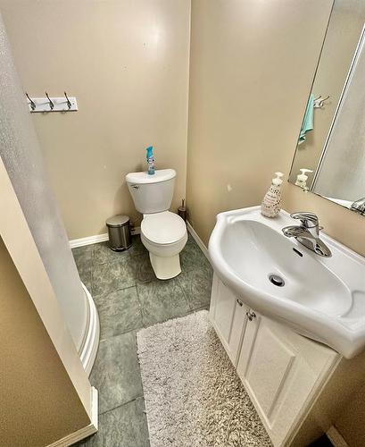 8805 101 Avenue, Peace River, AB - Indoor Photo Showing Bathroom